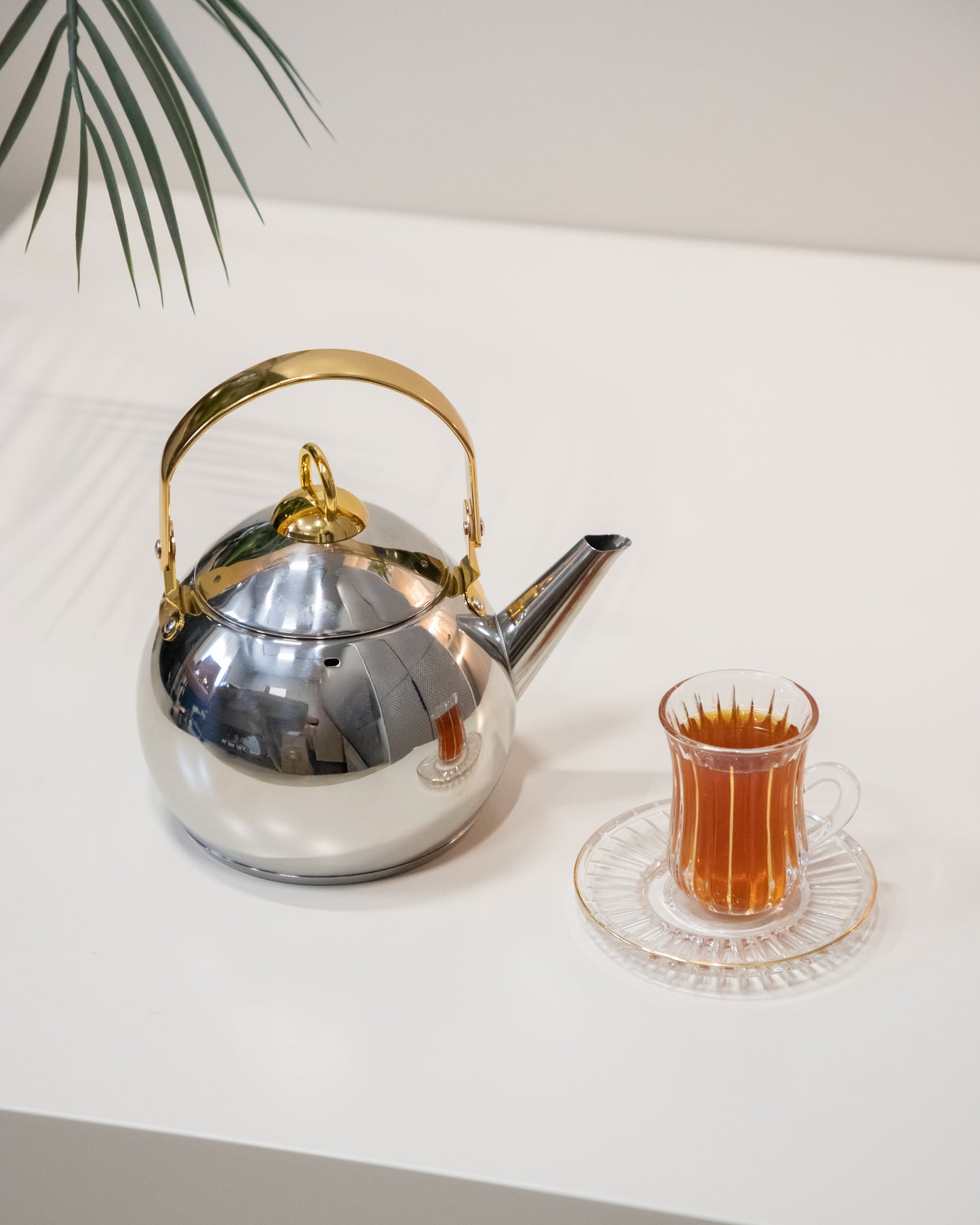 ابريق شاي بتصميم مميز