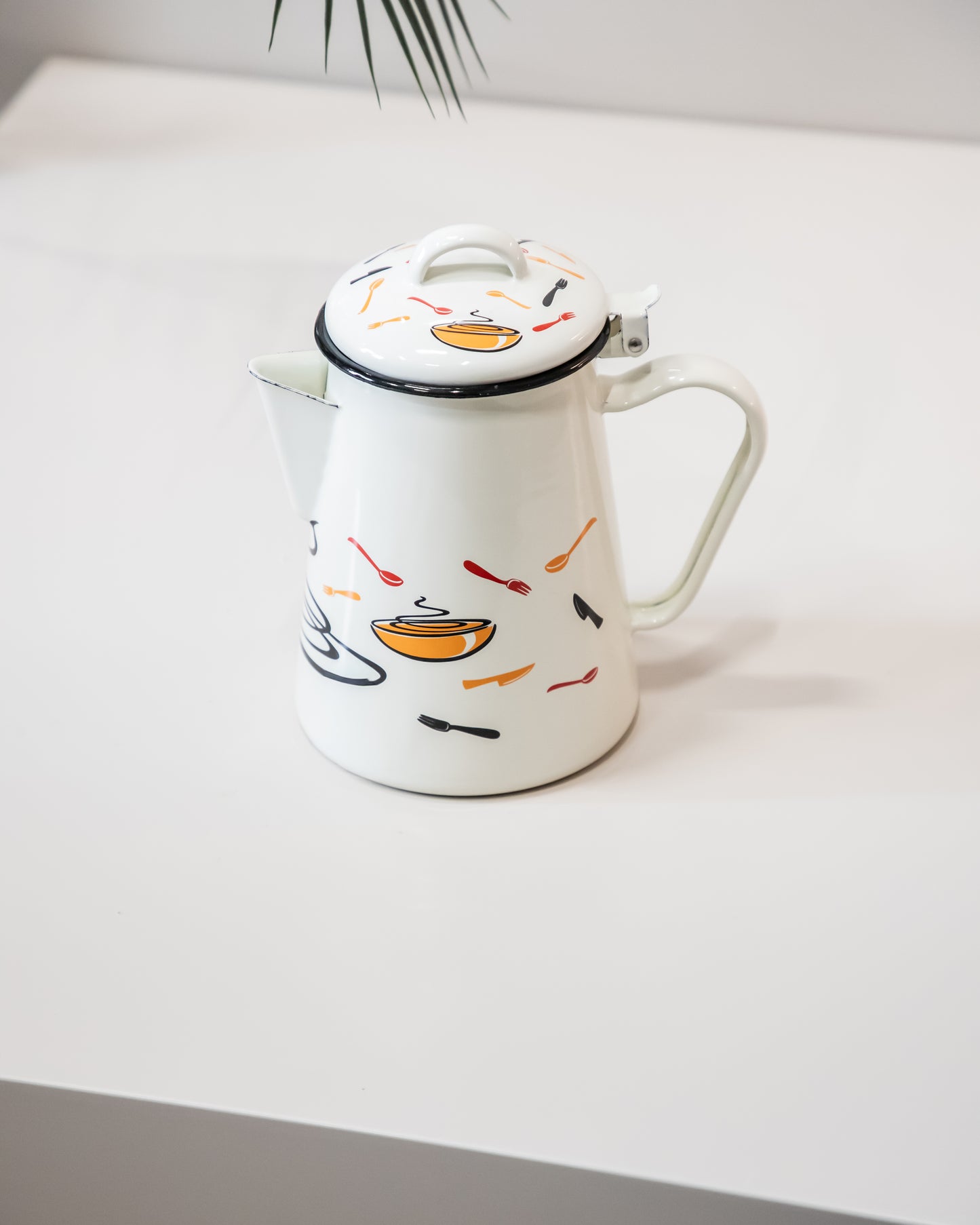 ابريق شاي توتيا بتصميم مميز