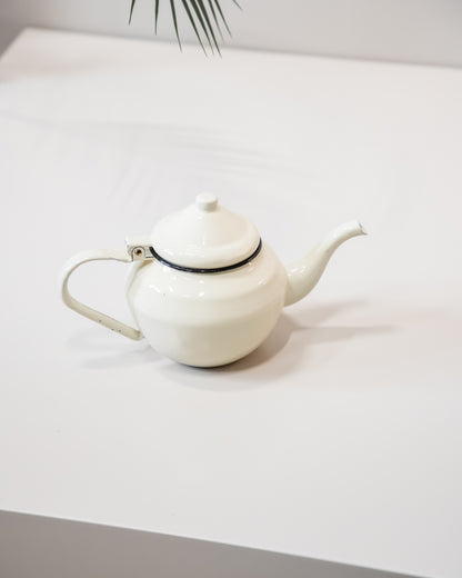 ابريق شاي توتيا بتصميم عملي