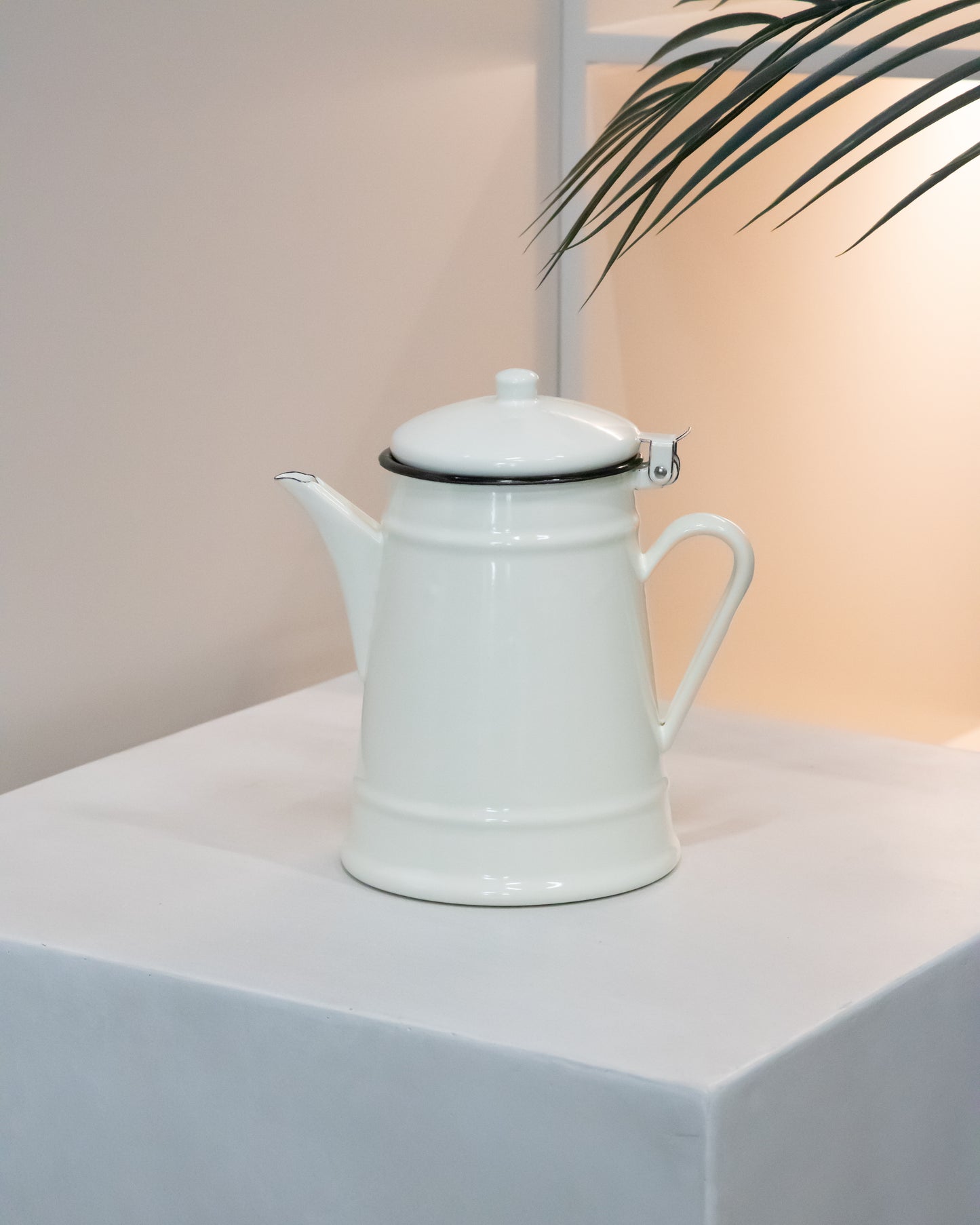 ابريق شاي توتيا ( متوفر بلونين )