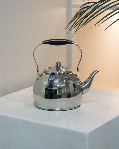 ابريق شاي بتصميم عملي