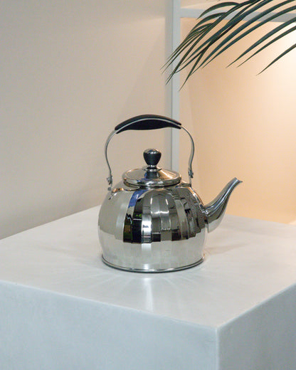 ابريق شاي بتصميم عملي